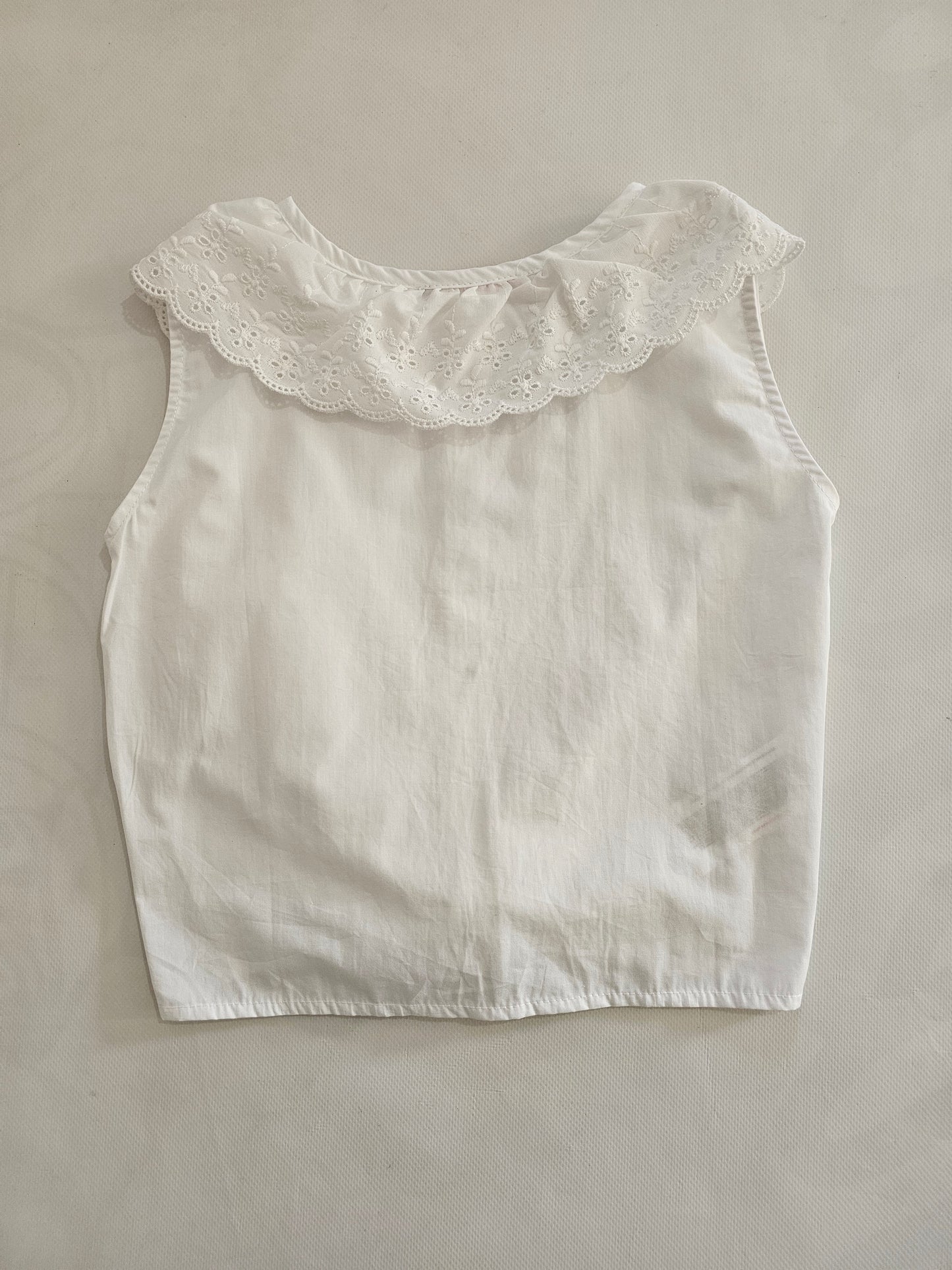 Blusa cuello perforado