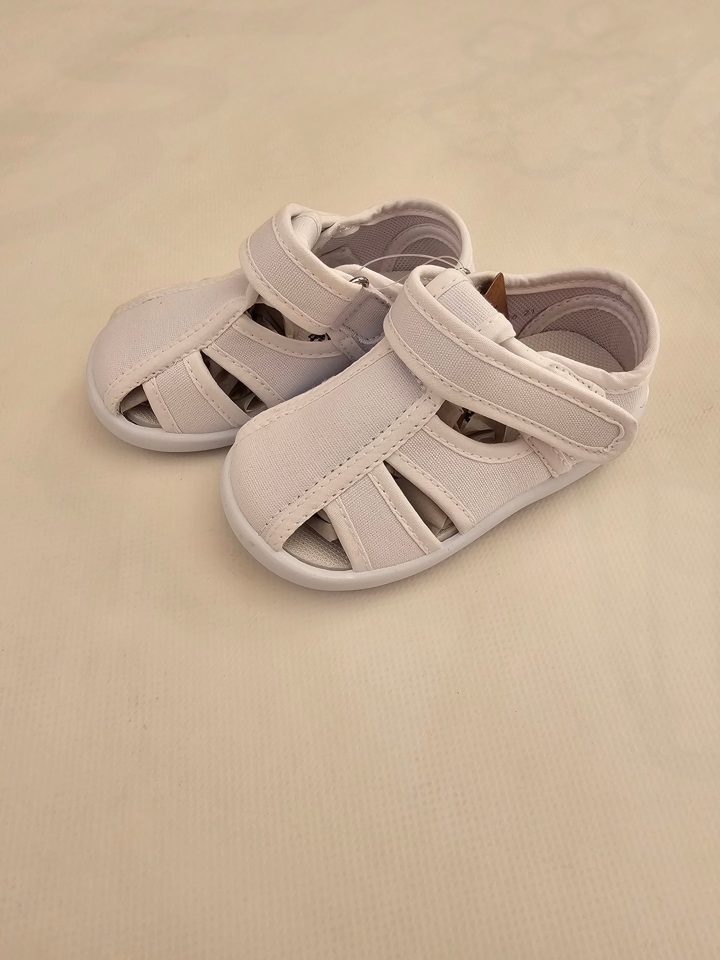 Zapatillas de lona con aberturas laterales