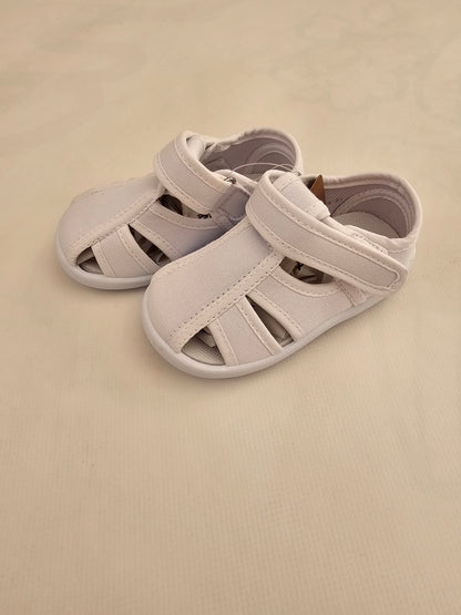 Zapatillas de lona con aberturas laterales