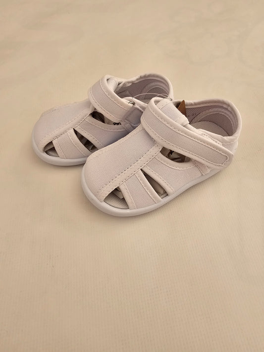 Zapatillas de lona con aberturas laterales